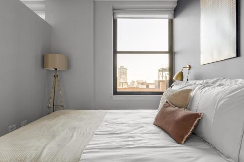 Loop 1BR w Gym Roofdeck WD nr W Loop the CHI-210 in Chicago, USA