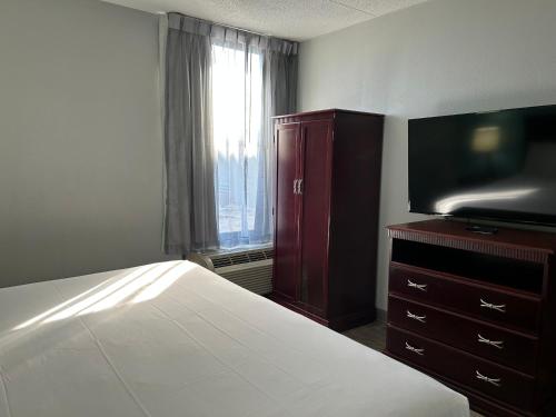 Clarion Inn & Suites Airport