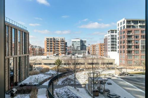 W Loop 1BR w Pool Gym WD nr Fulton Mkt CHI-627 thumb 4