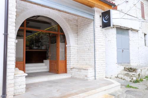 Entrance, Hannas Hostel in Berat