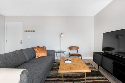 Redondo Beach 1BR w Pool Gym nr Beach LAX-396 in Redondo Beach, USA