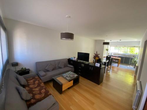 Espacioso departamento 2 dormitorios ubicado en inmejorable zona de la plata