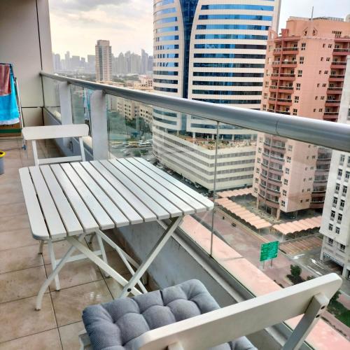 Amazing apartment 2 bed rooms in Tecom 6 pax, Dubái (foto 5)