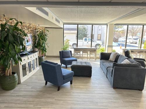 Clarion Inn & Suites Airport