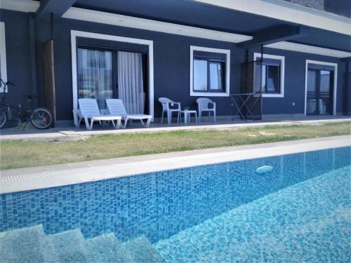 Apartment with Pool View 