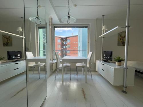 Luminous Studio 15min To Center with WiFi & Netflix