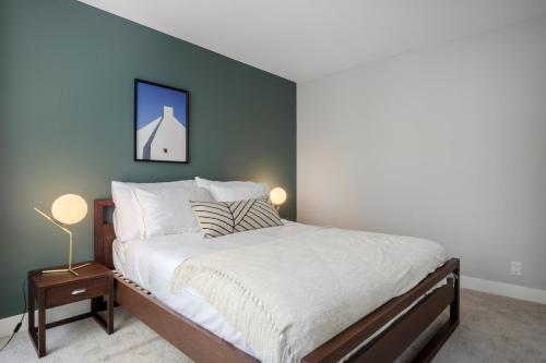 DT Mountain View 2BR w Pool Gym Parking Patio SFO-170 detail
