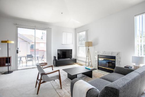 . Fremont 2BR w WD Pool nr Lake Shops SFO-359