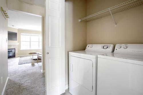 Santa Clara 2BR w Parking WD nr Dining SFO-412 detail