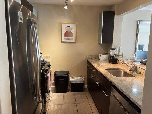 Hollywood Awesome Stay Free parking in Los Angeles (CA)