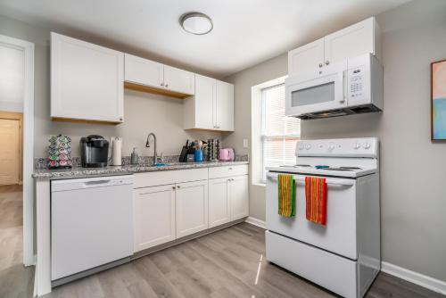 Cozy 1 bed APT near Five Points! Bring your pets! - image 6