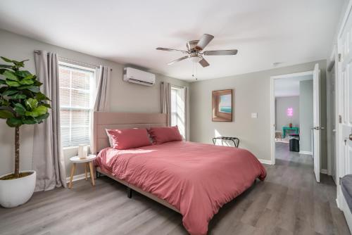 Cozy 1 bed APT near Five Points! Bring your pets! - image 8