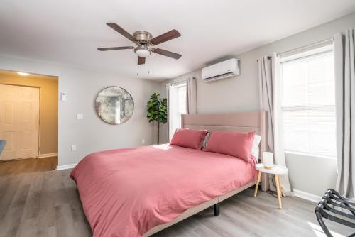 Cozy 1 bed APT near Five Points! Bring your pets!