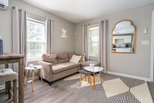 Vibrant 1 bed APT near Downtown Cola! in Columbia, USA