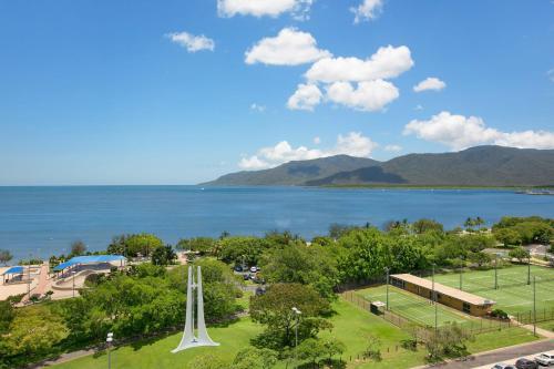Cairns Ocean View Apartment - Arlington Reef