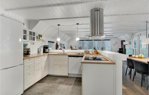 Kitchen, Pet Friendly Home In Blavand With Sauna in Vejers Strand