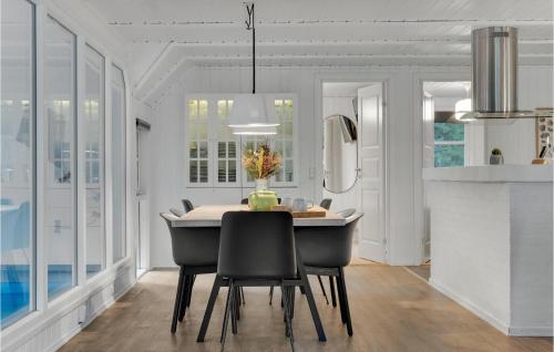 Restaurant, Pet Friendly Home In Blavand With Sauna in Vejers Strand