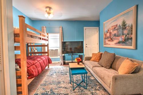 Spacious Row Home next Transit near Downtown w Parking in Wicker Park