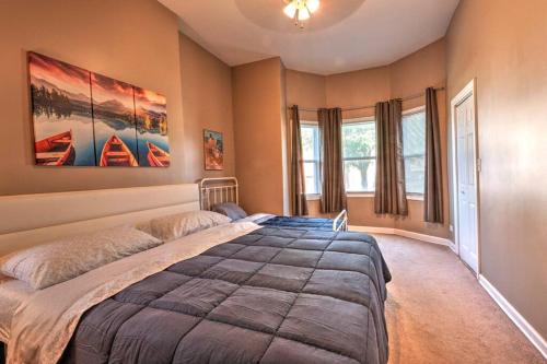 Spacious Row Home next Transit near Downtown w Parking in Chicago, USA