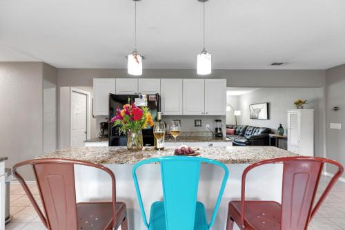 Charming Home Near Main St with Hot tub and Grill - main image