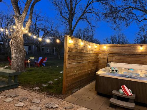 Charming Home Near Main St with Hot tub and Grill - image 12