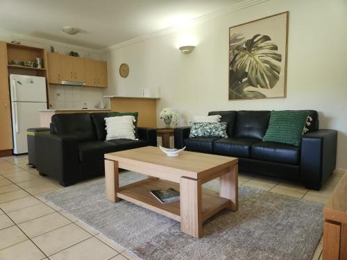 One-Bedroom Apartment with Spa Bath room in Central Plaza Port Douglas