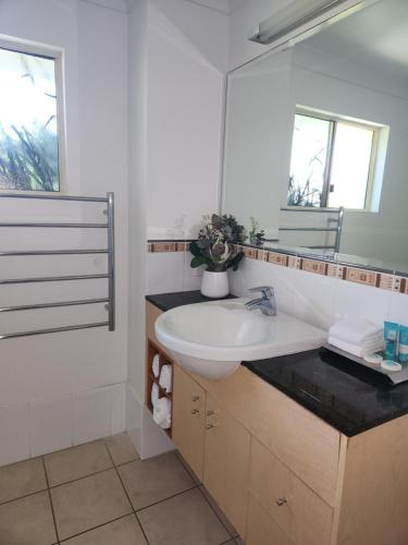 Two-Bedroom Apartment with Spa Bath image 9
