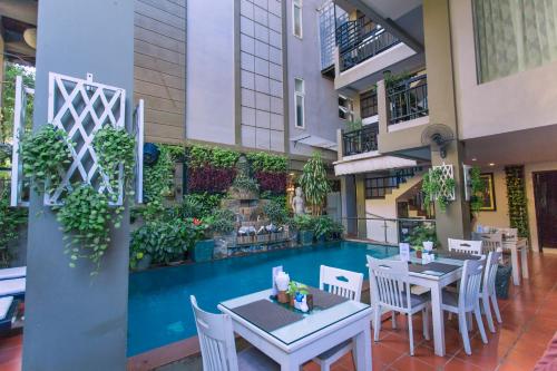 Swimming pool, King Grand Boutique Hotel in Sangkat Chakto Mukh