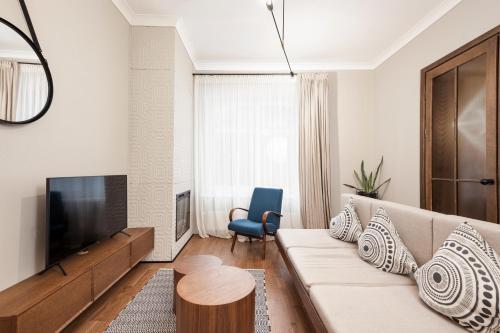 Kaunas Town Hall Apartment 5 by URBAN RENT