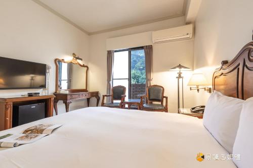 Spring Hotel – Jiaoxi, WV