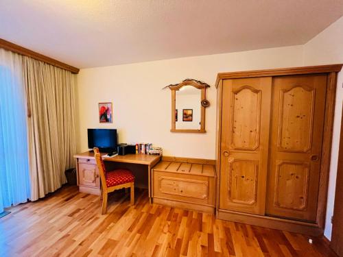 Ferienwohnung Hoffmann mit Oberstaufen PLUS - Tap to explore photos