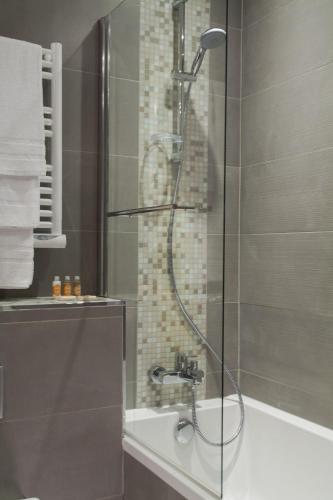 Timhotel Opéra Blanche Fontaine - image 9