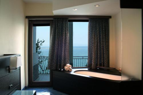 Hotel La Lucertola in Vietri Sul Mare