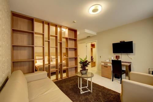 Hotel Srbija Garden Ex Garni - image 14