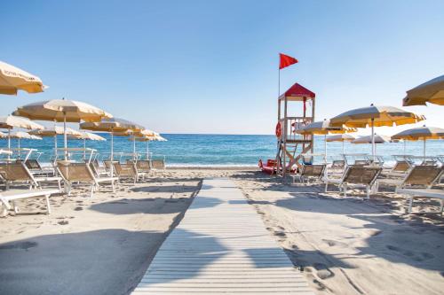 pludmale, Hotel Village Paradise in Mandatoriccio Mare