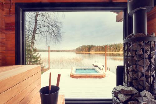 Beautifully renovated lakeside red cottage - Salo