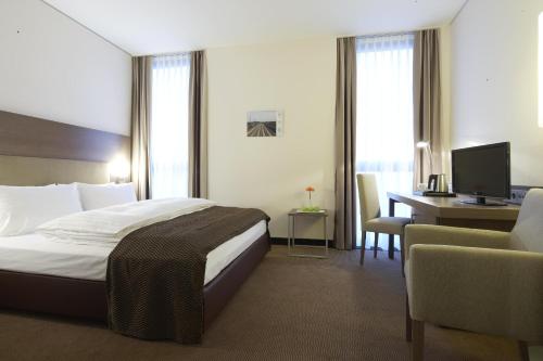 Business Plus Twin Room - Public Transport Ticket Included