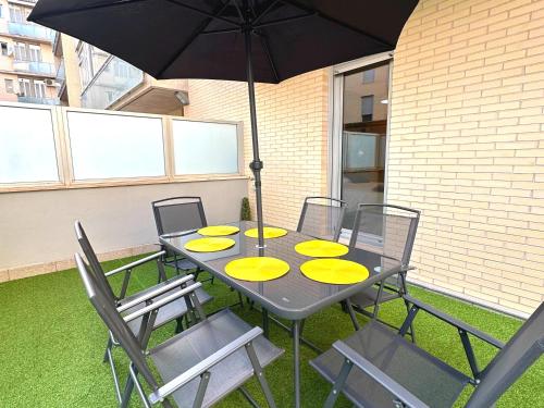 2 bedrooms, 5 beds
