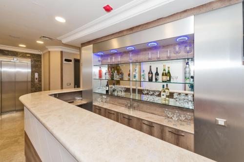 Alphonse Hotel - image 3