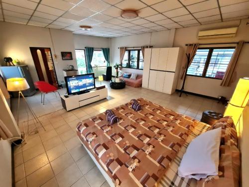 room detail thumbnail 0