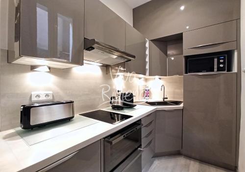 Calm and Modern 1 Bedroom City Centre Cannes - 주방