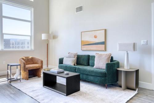 . Redwood City 2BR w AC Gym WD nr Caltrain SFO-1110