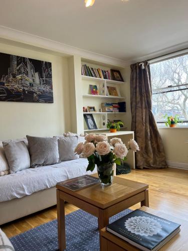 B&B London - Hyde Park,3 min walk,Family home! 2 Bedrooms & 2 Bathrooms Apartment! Fantastic Location - Bed and Breakfast London