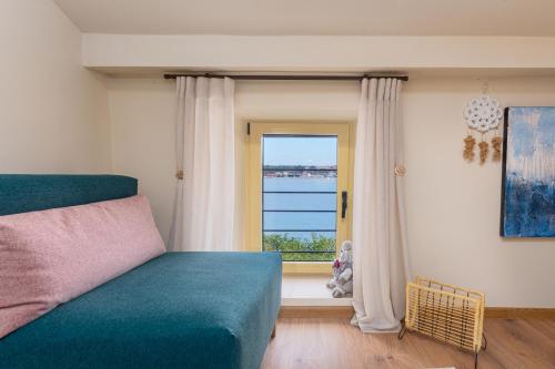 Exclusive Seafront Bacchus Apartment - image 5