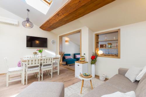 Exclusive Seafront Bacchus Apartment