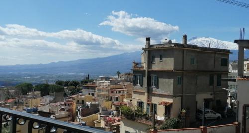 Double Room with Balcony image 8