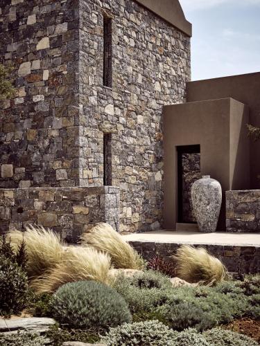 Acro Suites - A Wellbeing Resort