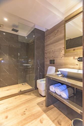 Winter Green Premium Room with Pool View image 1