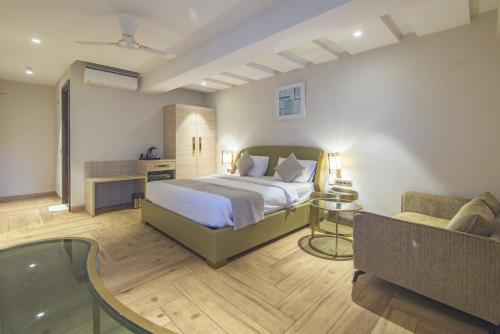 Fern Club Room image 3