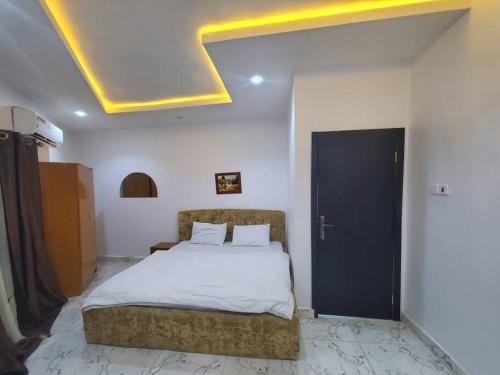 Beautiful 2-Bed With 24hrs Power Supply & Unlimited Internet - image 4